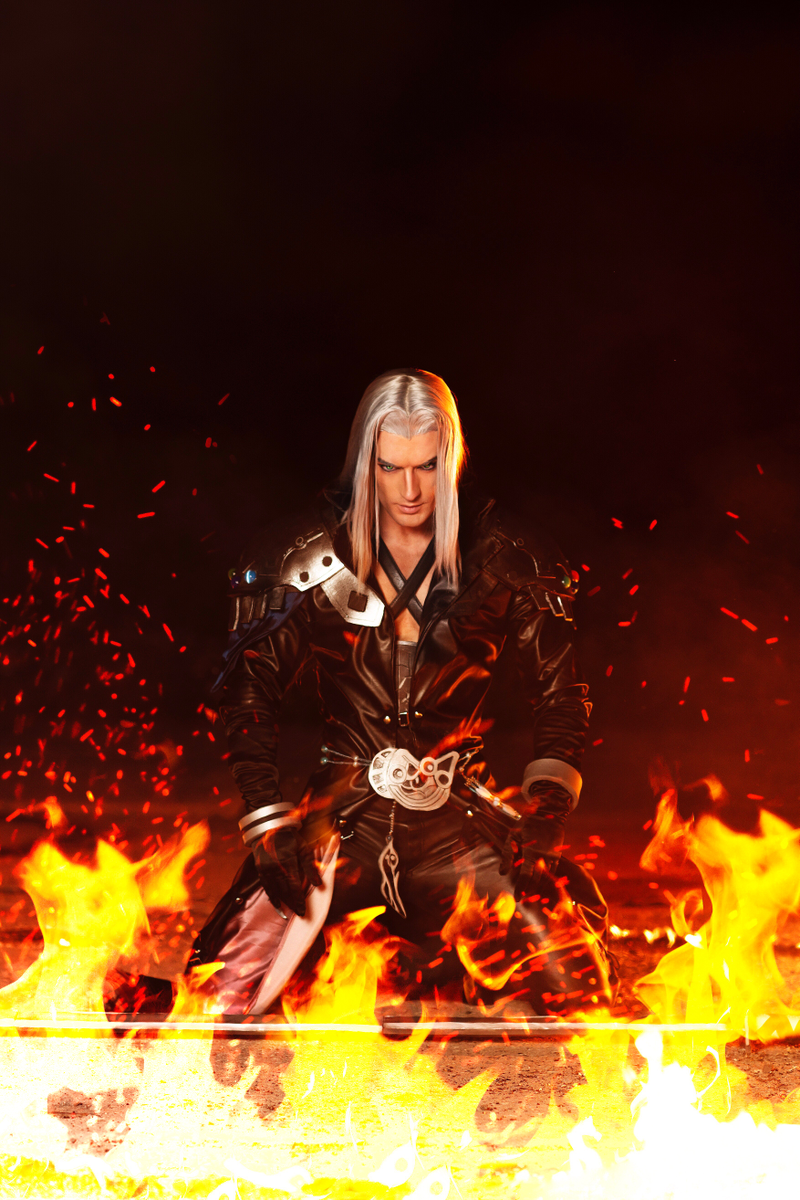 Illustration for article titled Sephiroth Cosplay Rises From The Flames